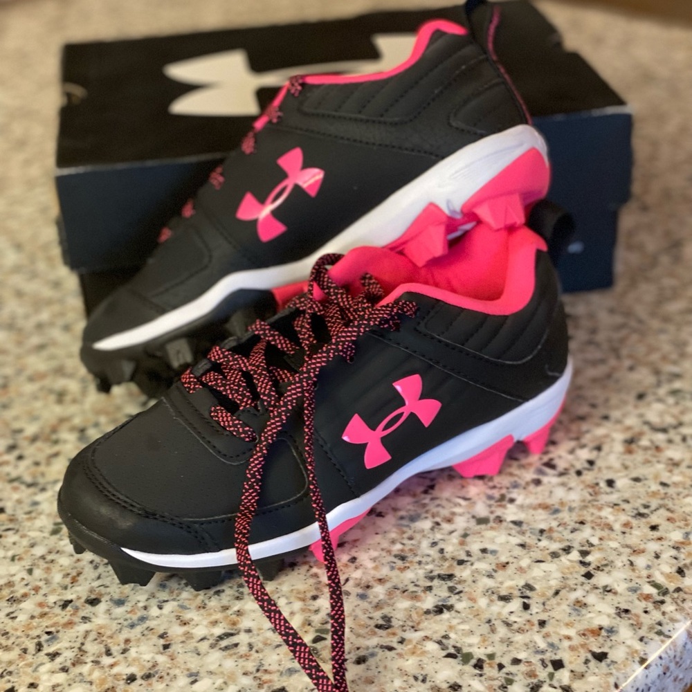 Girls Softball cleats